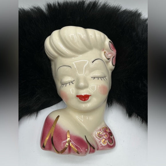 Vintage Glamour Girl Head Vase Wall Pocket / Flower Vase Burgundy ￼ - Picture 6 of 12
